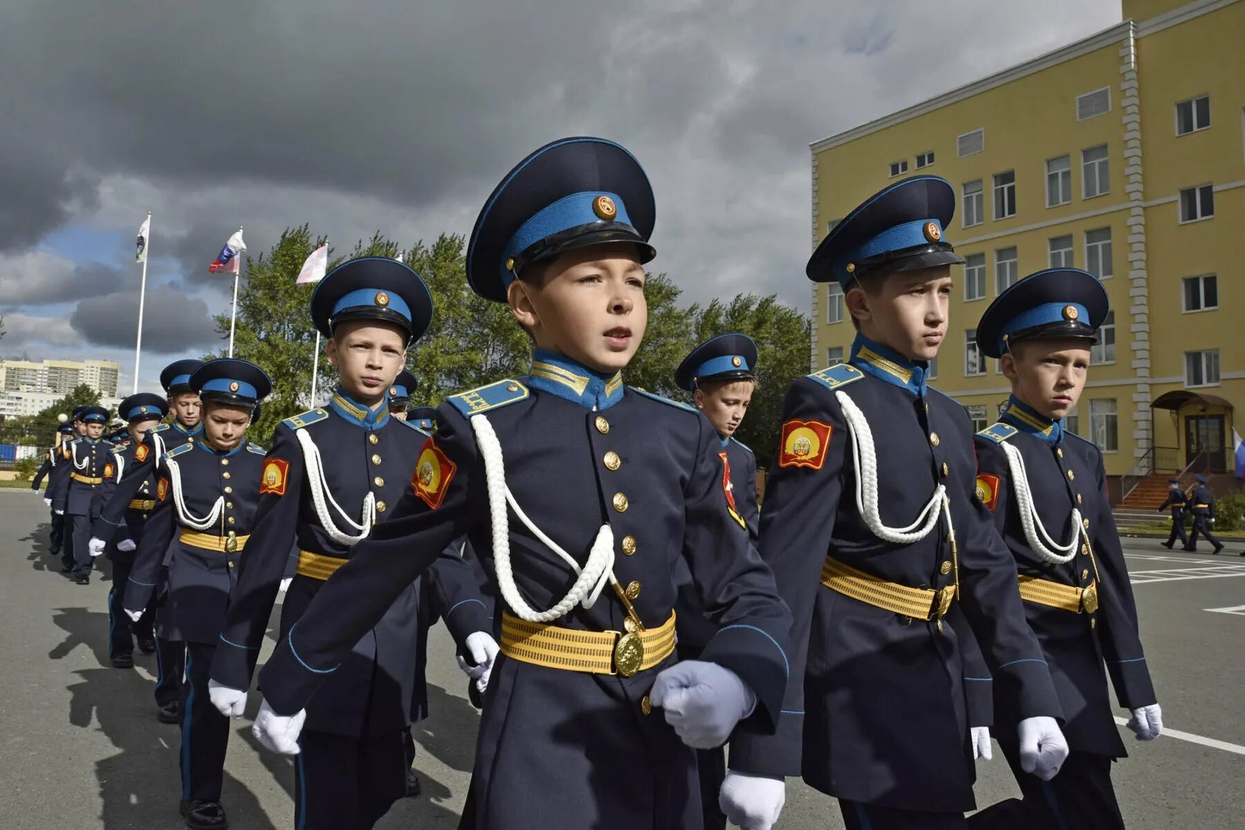 Детские военные школы. Президентский кадетский корпус Кемерово. ПКУ Кемерово кадеты. Тюменское президентское кадетское училище Тюмень. Президентское кадетское училище Кемерово форма.