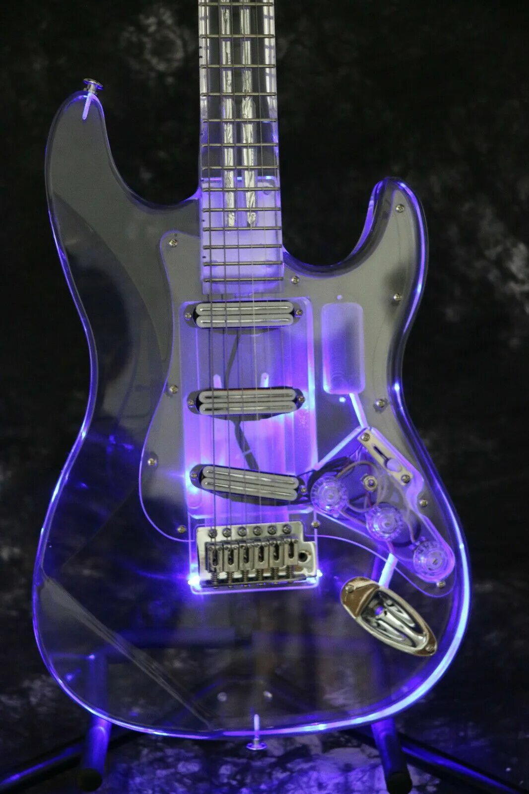 Крутая электрогитара. Starshine SR-MST-203 St Full Acrylic led Light Electric Guitar. Starshine SR-MST-203 St Full Acrylic led Light Electric Guitar фиолетовая. Fender 12 Electric. Электрогитара.