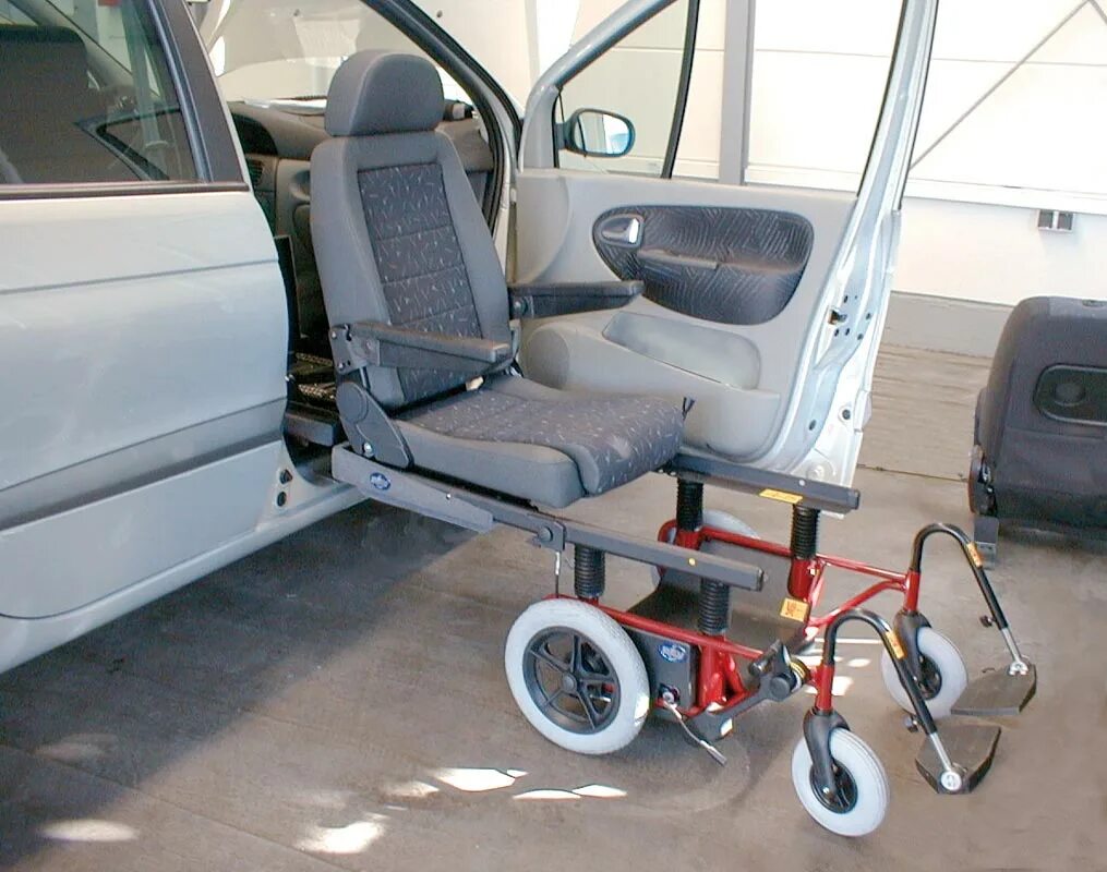 Где купить машину инвалиду. Инвалидная коляска вс-еа8000. Автомобильное кресло для инвалидов. Автомобильное кресло коляска для инвалидов. Автомобильноеткресло для инвалидов.