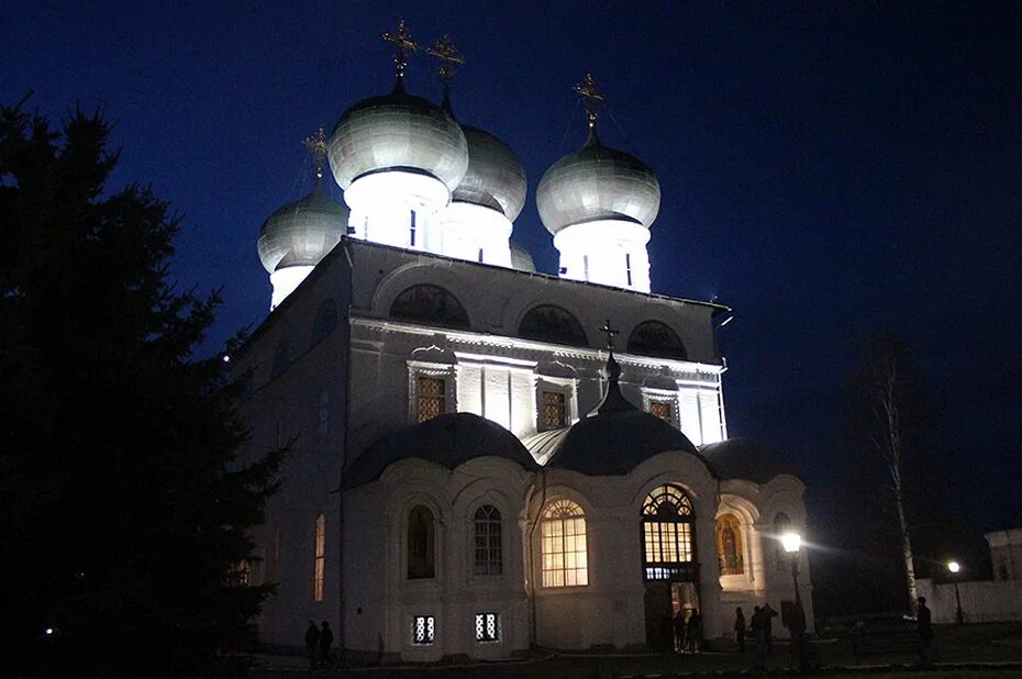 Церковь с грошиками на обуховской обороны. Храм 24 часа. Храм святой равноапостольной царицы елены санкт-петербург. Трех святителей мощи пятигорск. Храм всех святых новосибирск новогодняя.