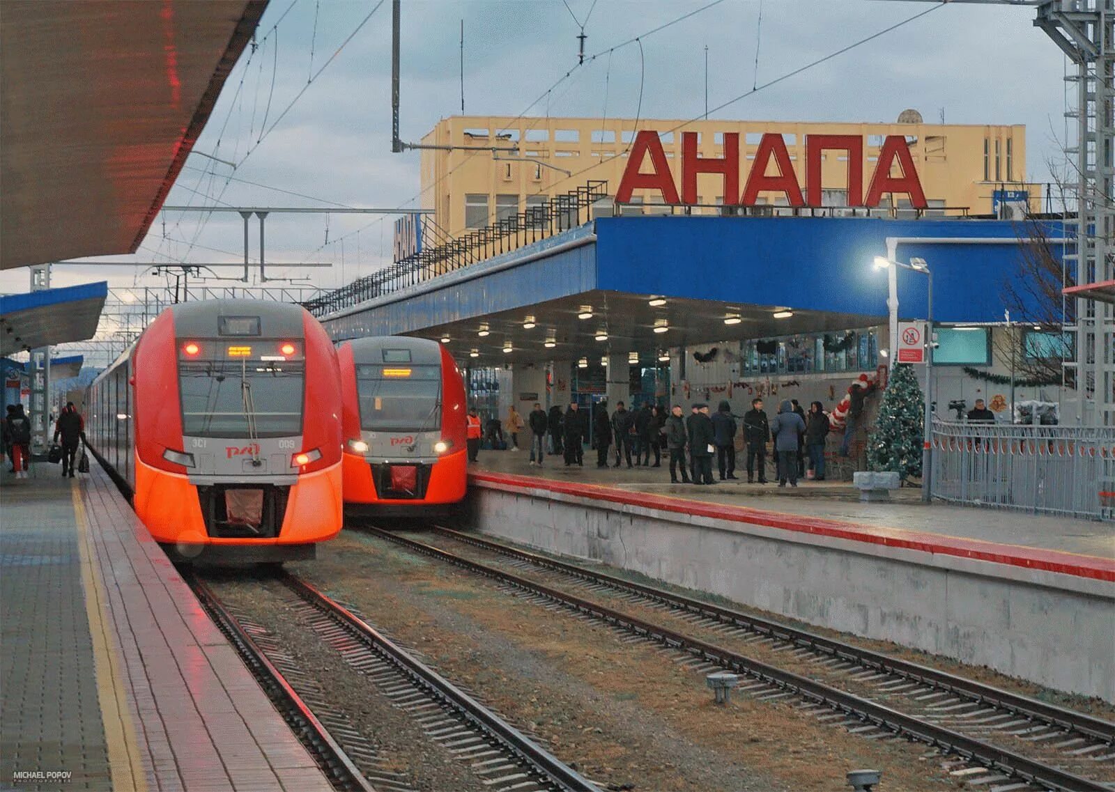 Жд анапа ласточка. Железнодорожный вокзал Анапа. Железнодорожная станция в Анапе. Платформы Анапа ЖД вокзал. Анапа железная дорога.