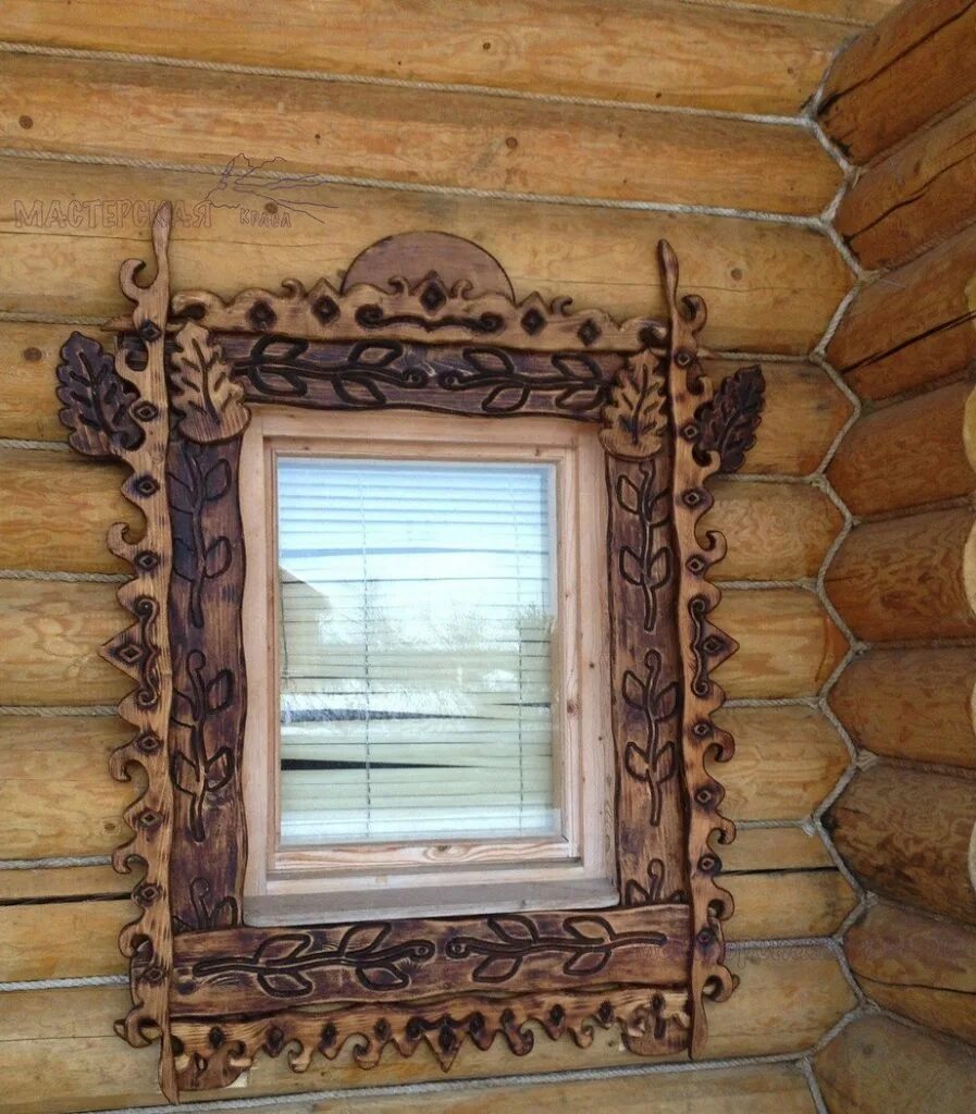 Наличники на окна деревянные. Окно в баню деревянное. Обналичка на окна в деревянном доме. Резные наличники вудтрейд. Окна в деревянном доме.