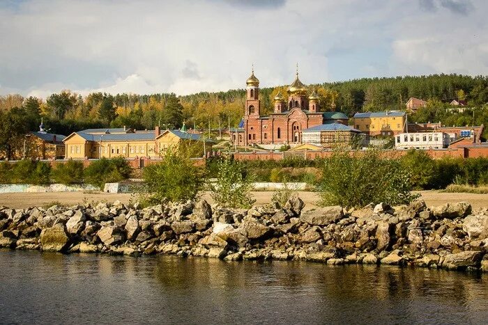 Свято мужской монастырь тольятти. Воскресенский монастырь (Тольятти). Мужской монастырь в Тольятти в Портпоселке. Воскресенский мужской монастырь Тольятти. Церковь мужского монастыря Тольятти.