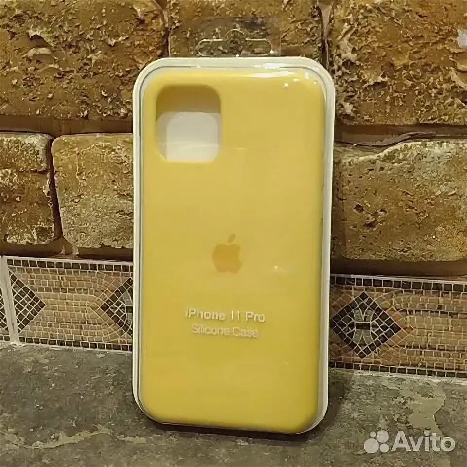 Iphone 15 pro бежевый. Silicon Case iphone 11. Apple Silicon Case iphone 11 желтый. Чехол на iphone 11 желтый Silicon Case. Silicon Case 11 Pro.