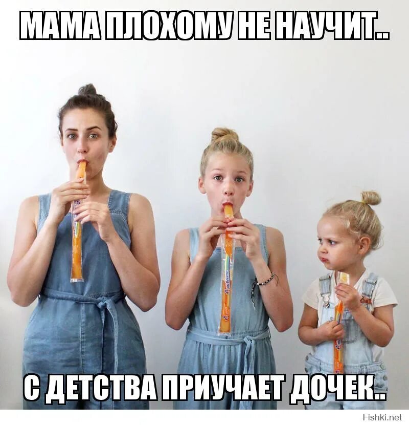 Мама научила дочурку, как правильно нужно отсасывать член брата