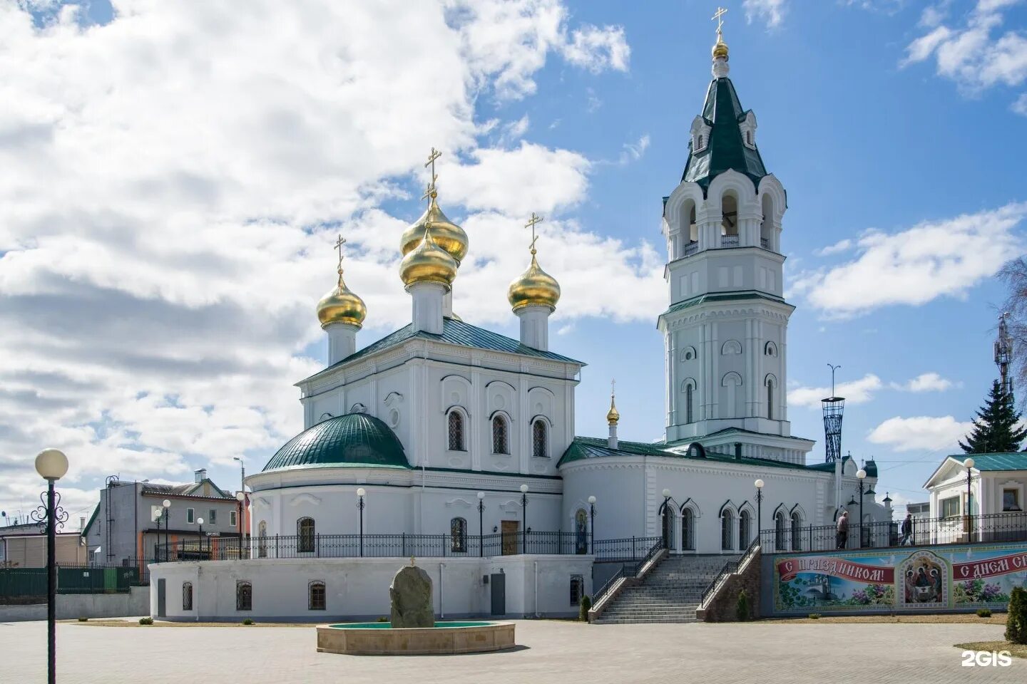 Свято троицкий нижний тагил. Храм Святой Живоначальной Троицы Нижний Новгород. Храм Святой Живоначальной Троицы Ессентуки.