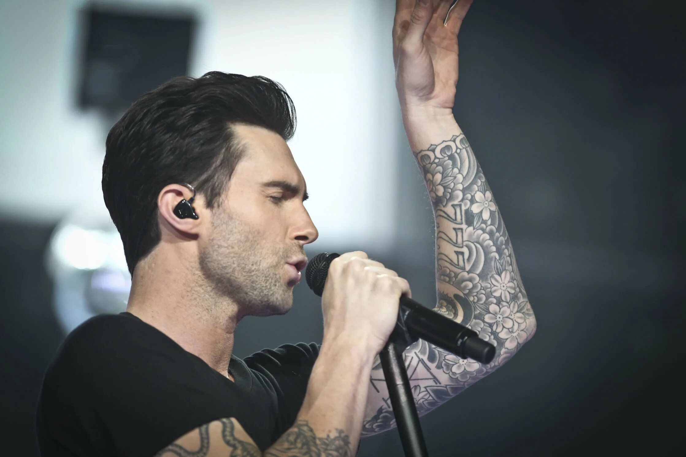 Top best music. Солист группы Maroon 5. Adam Levine 2021.