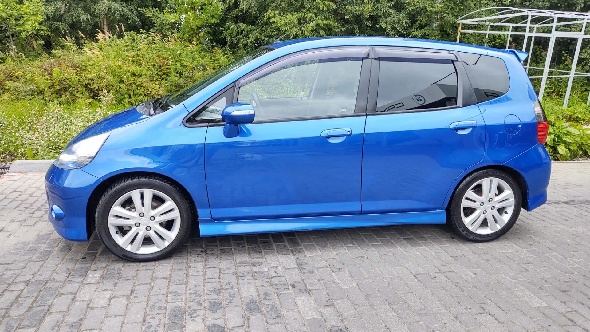 Хонда джаз 1.3. Honda Jazz 1.3 увтвлизвтор. Хонда джаз 205 60 р15. Хонда джаз голубая.