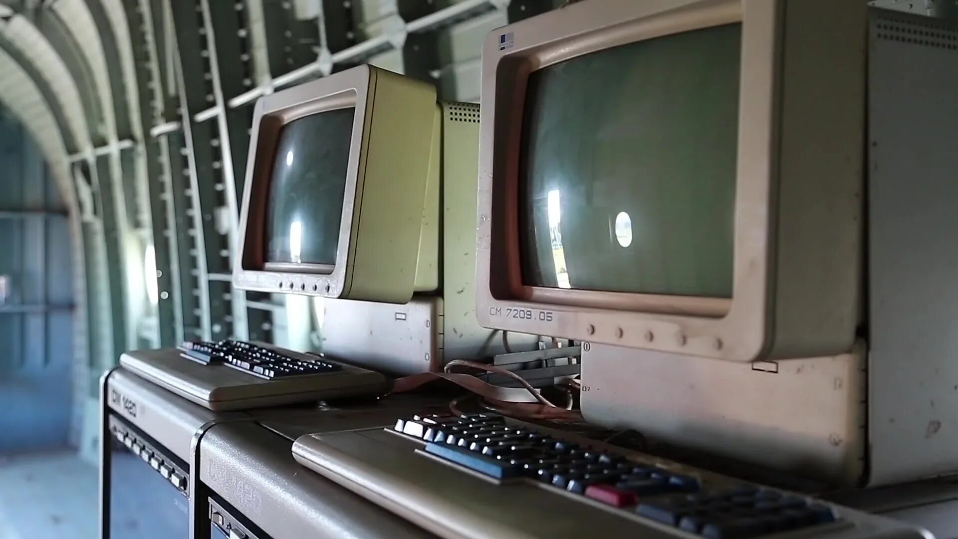 Microsoft windows server 2019. Windows server 2019. Серверная комната. Computer complex. Сервер будущего.