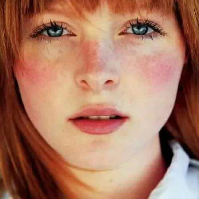 марфушечка-душечка в морозко. инна чурикова марфушенька душенька. русская красавица с красными щеками. девушка с красными ногтями. эль фаннинг в 16.