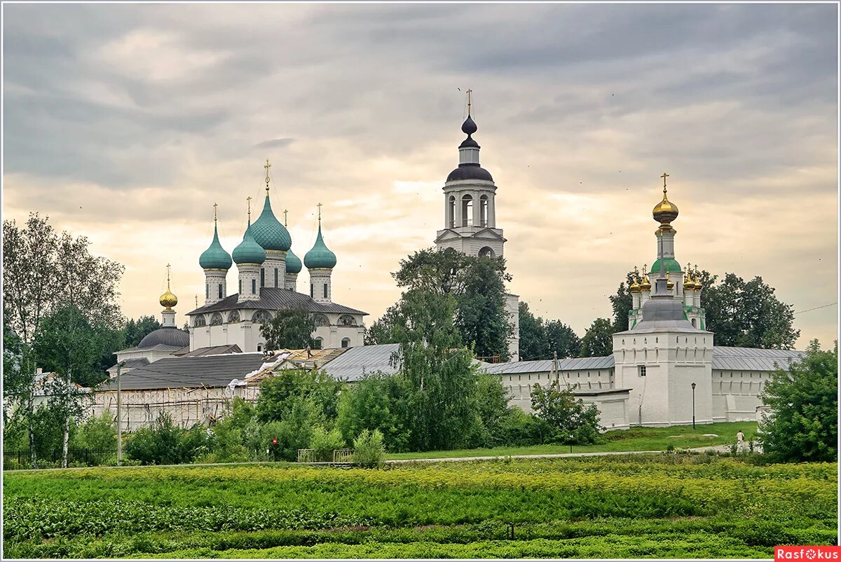 Толгский монастырь ярославль сайт. Толгский монастырь Ярославль. Свято-Введенский Толгский женский монастырь Ярославль. Толга монастырь Ярославль. Ансамбль Толгского монастыря Ярославль.