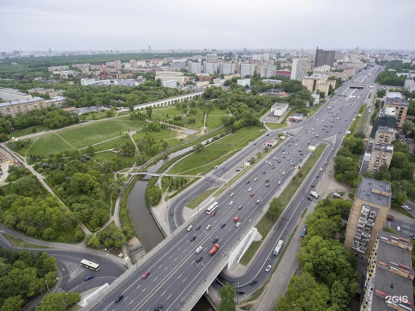 Парк ростокино в москве. Микрорайон ростокино. Ростокинский акведук медведи 2022. Ростокино участки. Ростокино вид на жд.