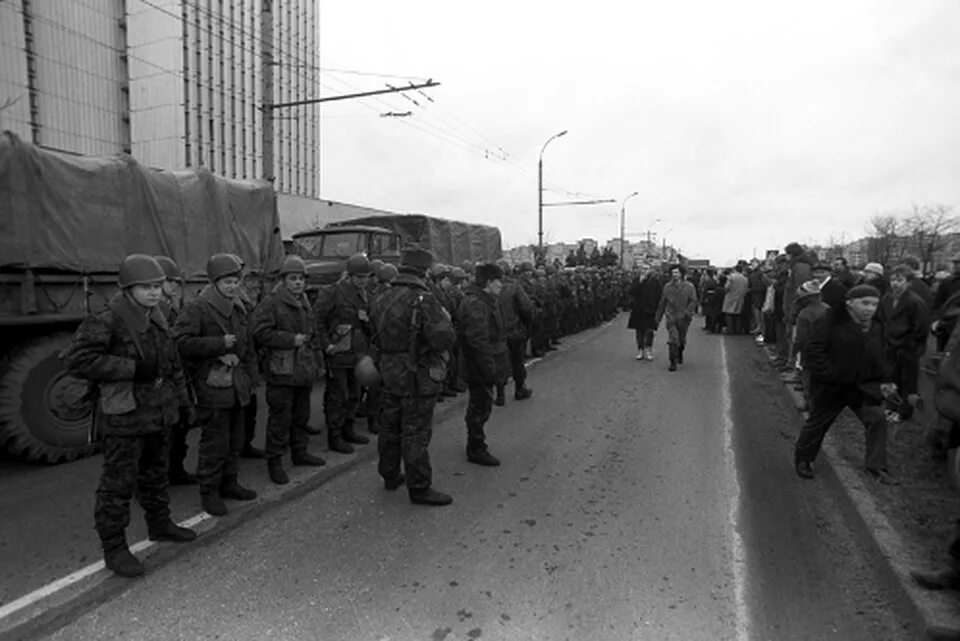2 января 1991. Литва штурм 1991. штурм вильнюсского телецентра в январе 1991. штурм телецентра в вильнюсе. вильнюс 1991 телецентр.