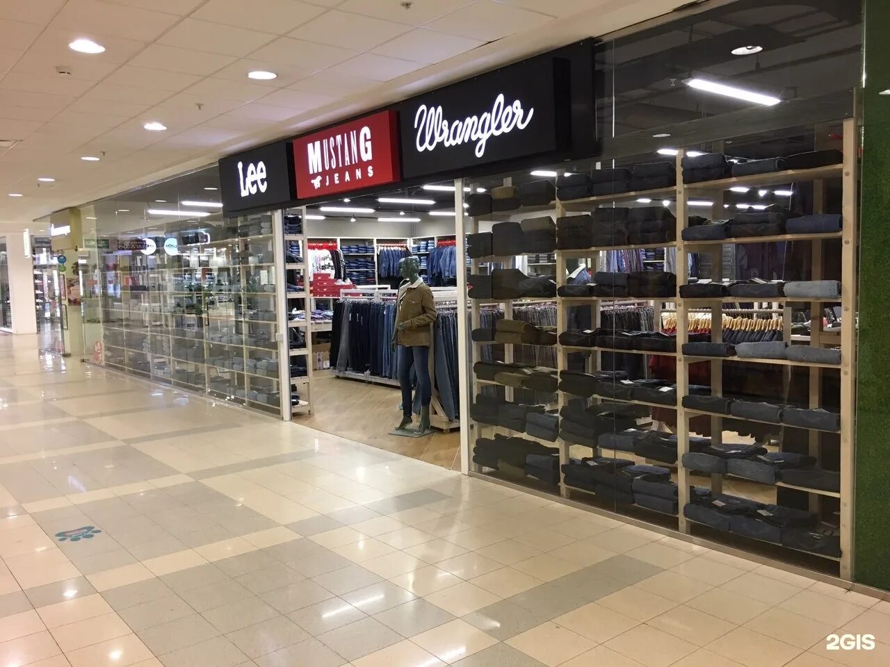 Продавец джинсовой одежды. Одежда мустанг краснодар. Одежда мустанг краснодар. Одежда мустанг краснодар. Мустанг одежда интернет магазин.