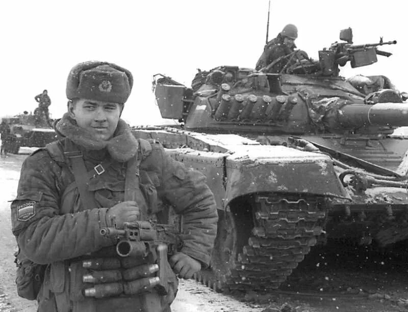 Память русских солдат. Т-72 В Чечне 1994. Т-72 В Грозном.
