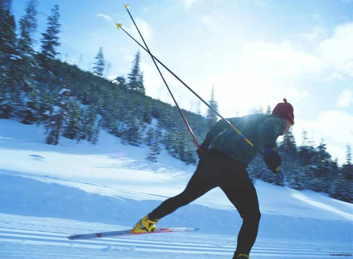 Звуки лыжников. Лыжник. Беговые лыжи. Лыжник на лыжах. Лыжник в движении.
