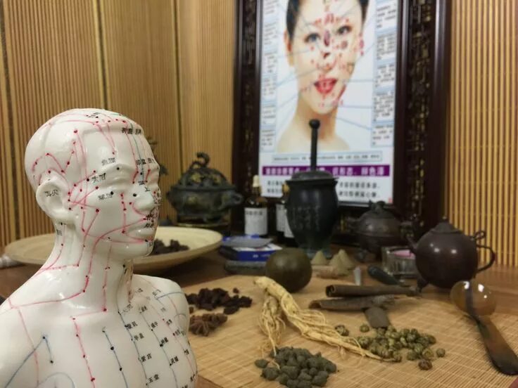 Фитотерапия китайская традиционная медицина. Восточная медицина иглоукалывание. Метод традиционной китайской медицины. Традиционная китайская медицина акупунктура. Традиционная китайская медицина.