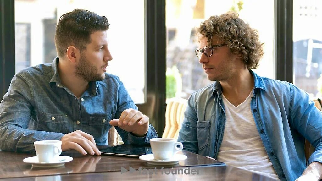 Man is talking. Братья общаются. искусство общения. mens talking. two friends talking.