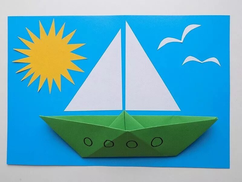 Кораблик из бумаги части речи. Оригами кораблик парусник. Аппликация кораблик. Кораблик из цветной бумаги для детей. Аппликация корабль.