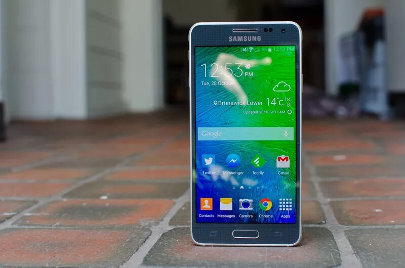 Samsung Galaxy Alpha. Горячий смартфон Samsung. Samsung Alpha Ayano. Samsung Galaxy Alpha обзор. Картинка экрана самсунг телефоны