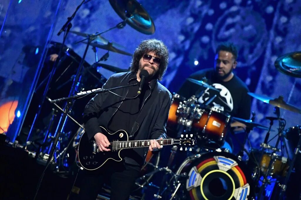 Blue light orchestra. Джефф Линн. Джефф Линн Эло. Группа Jeff Lynne. Jeff Lynne 1975.