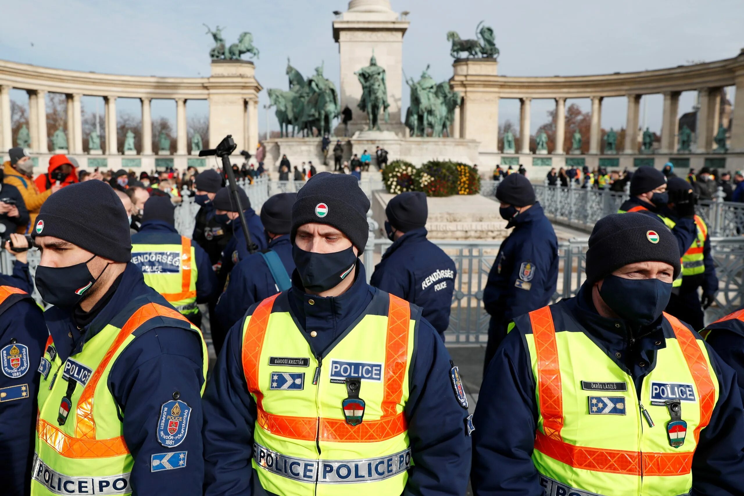 Протесты в Европе. Протесты в Европе 2022. Протесты в Венгрмя. Протесты в Венгрии.