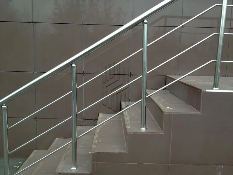 Ограждение 3 ригеля нержавейка. T-105 sss поручень для лестничных ограждений. Ограждения с трем ригелями нержавейка. Ограждение 5 ригельный из нержавейки. Ограждения из нержавеющей стали 3 ригеля.