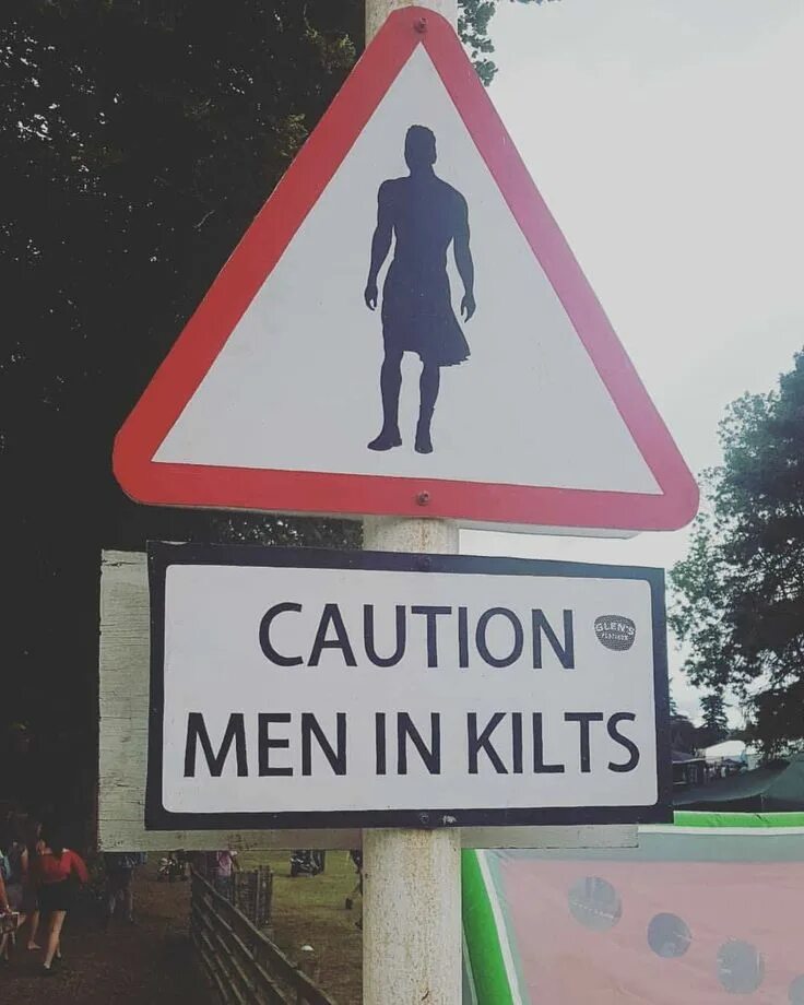Будь осторожней муж. Осторожно мужики. Интересные дорожные знаки в Ирландии. Мужик Берегись прикол. Осторожно парни купить.