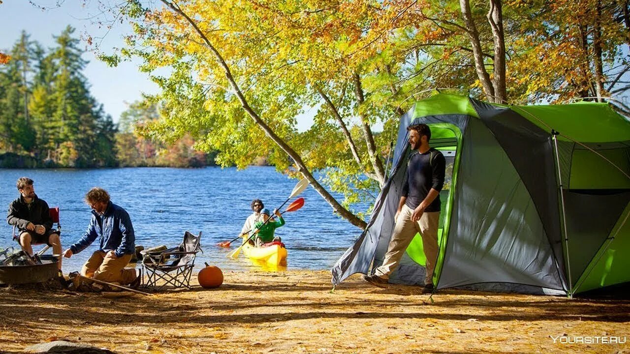 Camping with dad. Семейный кемпинг. Палатка семейная. Семья в палатке. Поход с семьей с палатками.