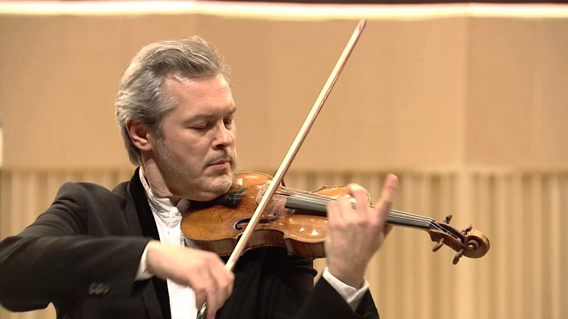 максим федотов дирижер. конкурс скрипачей имени паганини филармония казань. захар нухимович брон. название частей скрипки. название скрипача.