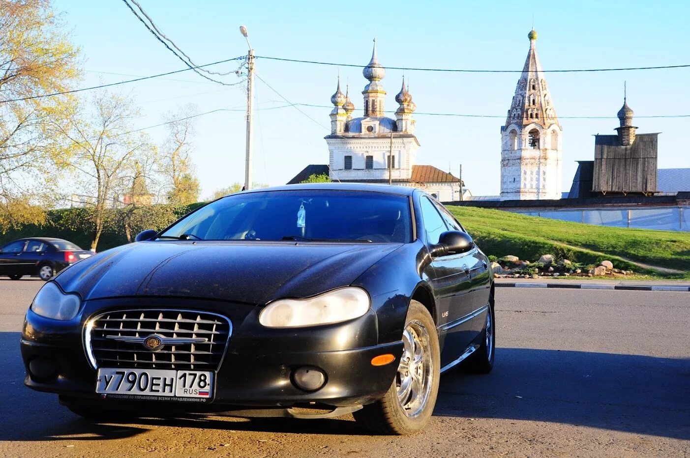 790 регион город. 790 Машина. Chrysler LHS черный. Е216ен790. Chrysler LHS черный спойлер.