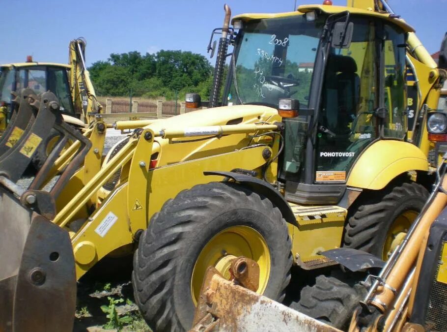 Куплю экскаватор погрузчик свежие объявления. Komatsu wb97s. Экскаватор погрузчик Komatsu. Экскаватор погрузчик Каматсу. Мост экскаватор погрузчик Коматсу wb97s.