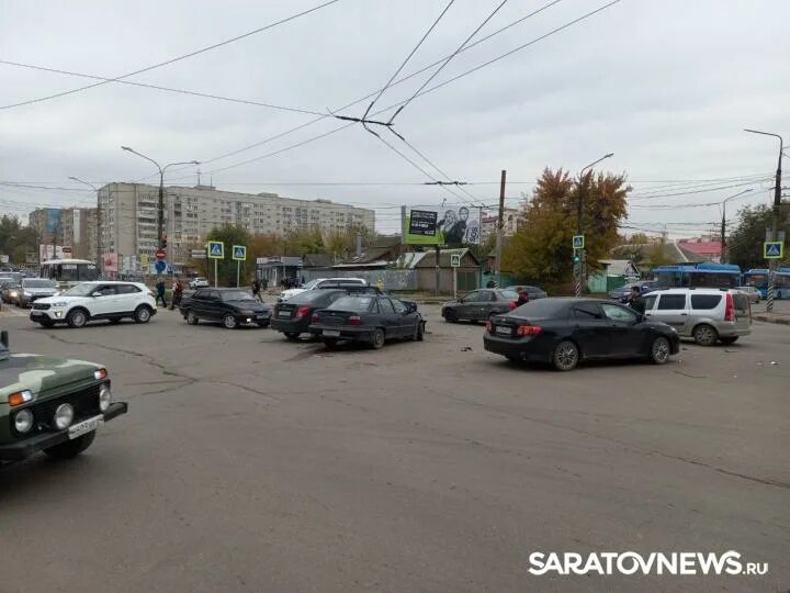 109 маршрут энгельс. Авария Энгельс Тельмана. Саратов авария 109 троллейбус. ДТП С троллейбусом в Саратове-Энгельсе. Троллейбус Саратов 109 маршрут ДТП.