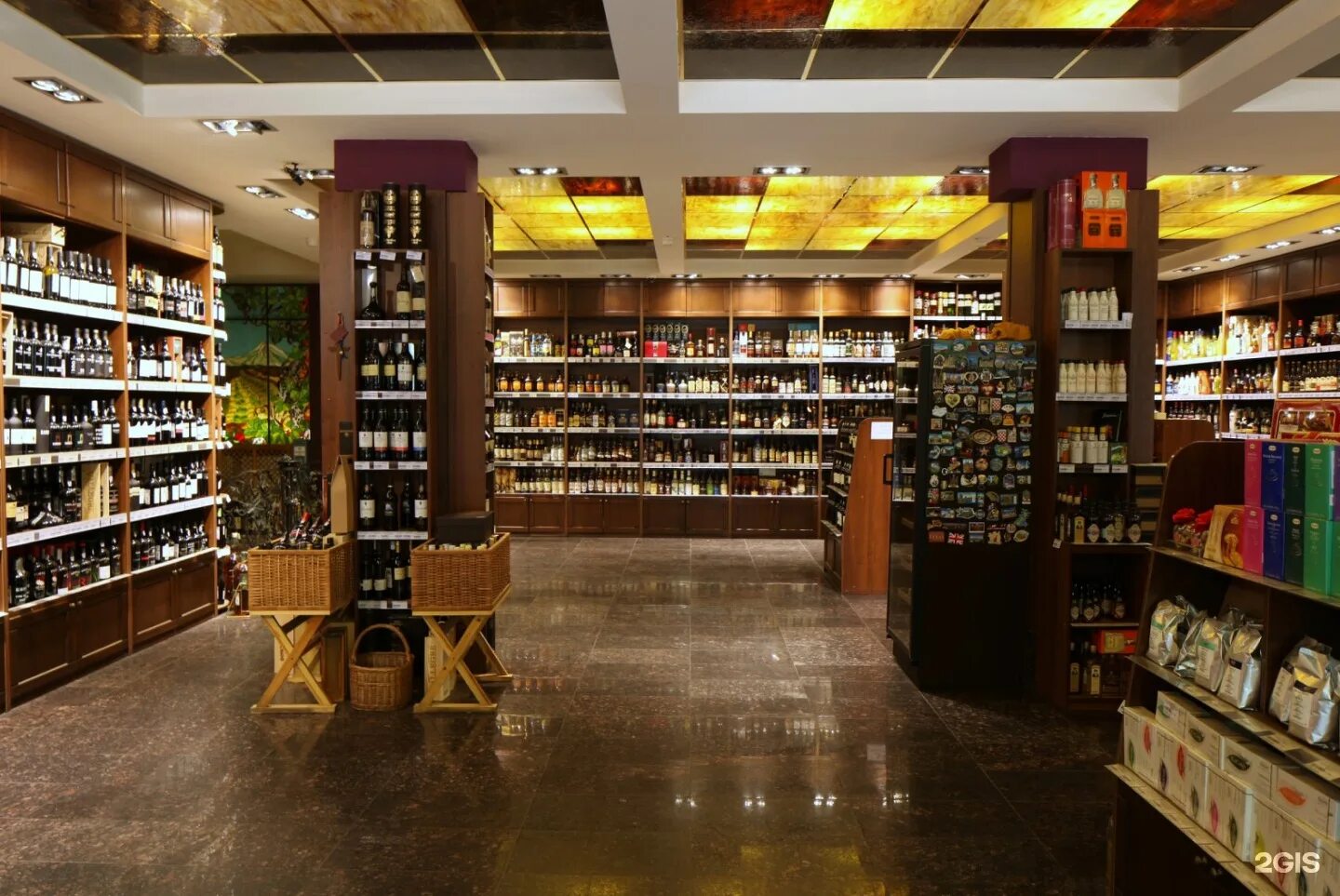 "галерея градусов". освещение продуктового магазина. галерея градусов магазин алкоголя. дизайн магазина. дизайн торговых центров.