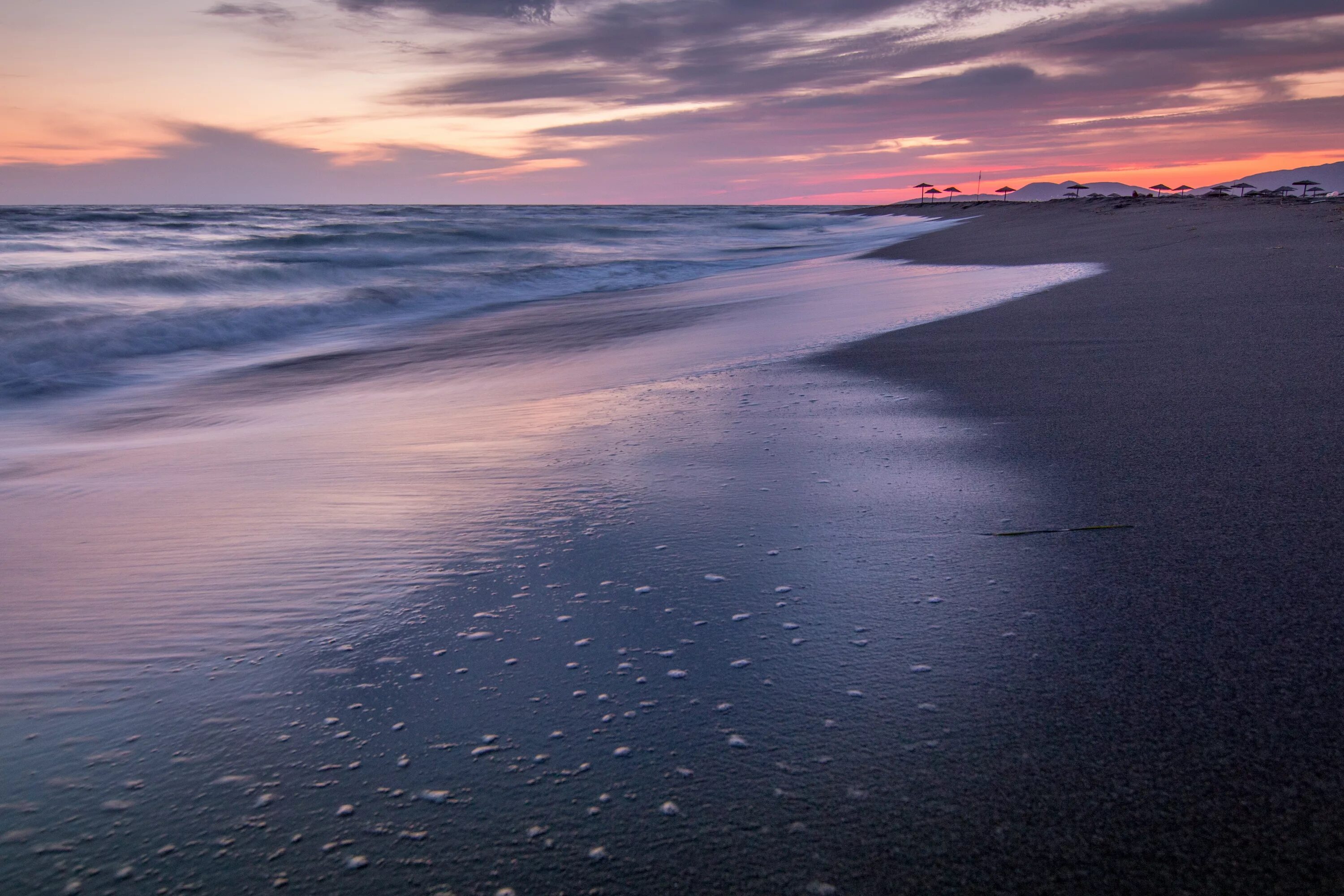 Вечернее море. Залив касатка на острове итуруп. Море вечером фото. Зеркальный пляж. Зеркальный пляж.