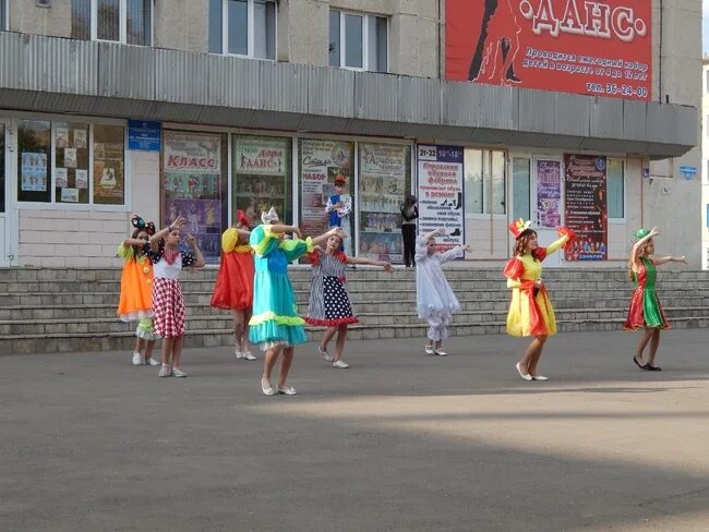 Дк молодежный сайт. Дворец культуры молодежный Оренбург. ДК молодежный Оренбург зал. ДК молодежный Оренбург Дзержинского 10. ДК молодежный Оренбург фото.