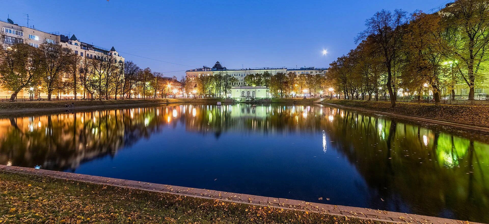 Закат весной на патриарших. Патриаршие пруды москва. Патриаршие пруды пруд. Патриаршие пруды парк. Патриаршие пруды март.