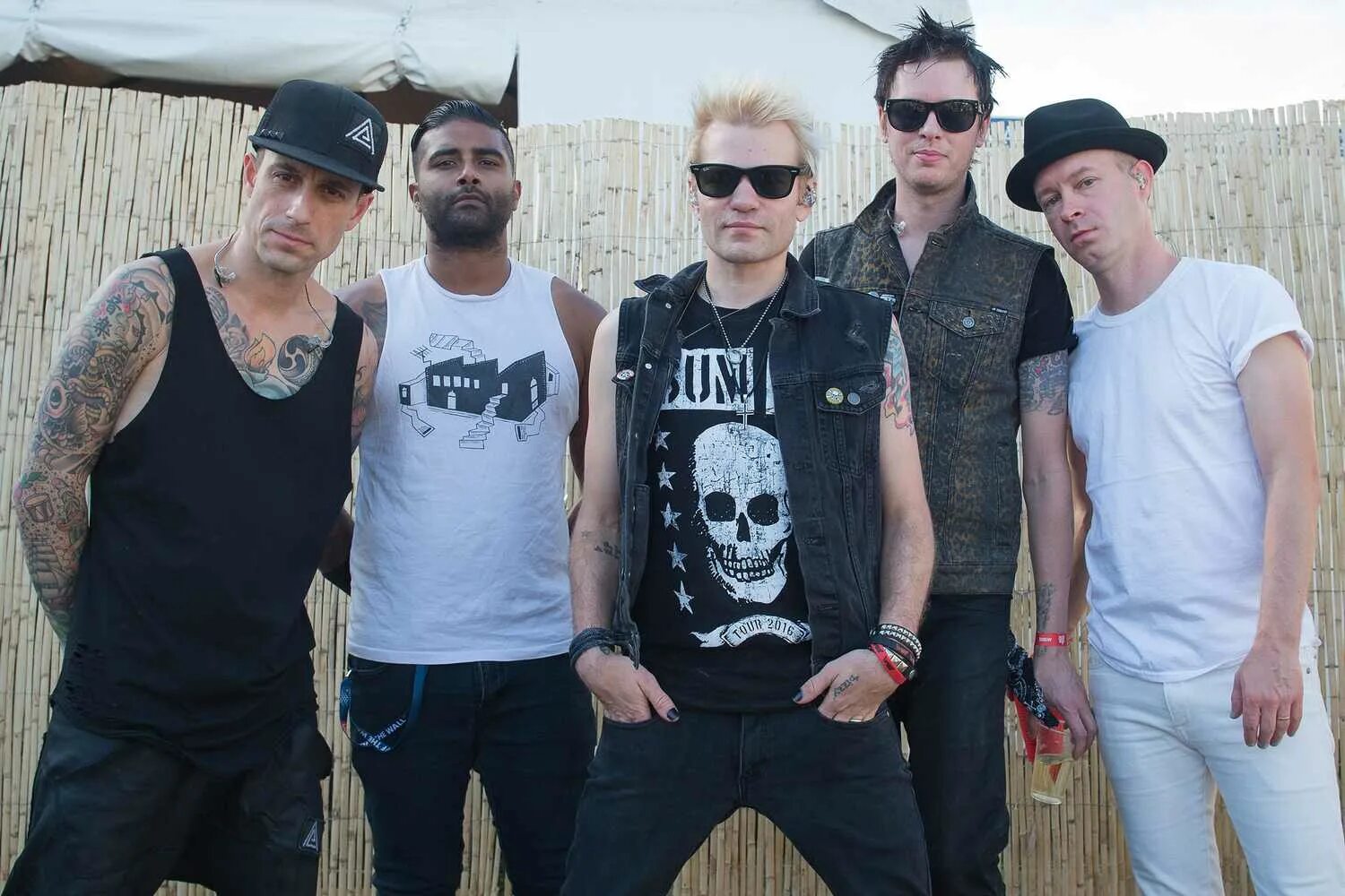 Sum 41 2025. Sum 41 канадская рок-группа. дерик уибли. sum 41 сейчас. фрэнк зуммо с sum 41.