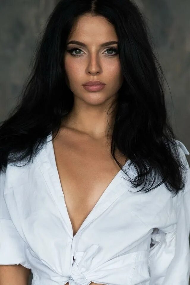 Ингрид хайек. Маска сальмы хайек. Модель ирина шейк. Брюнетка испанка. Марлен альварес 2020.