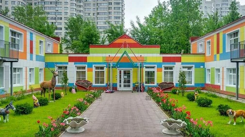 Лучший садик в нашем городе родном. Детский сад здание. Красивое здание детского сада. Детский садик здание. Красивый фасад детского сада.