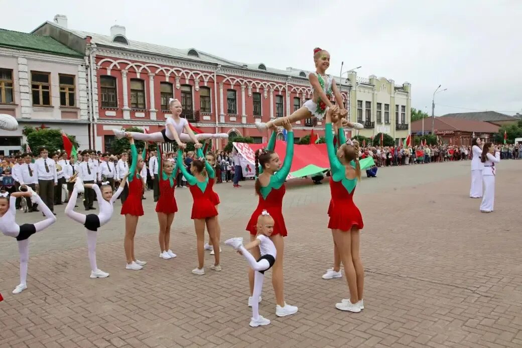 Погода в бобруйске на март 2024. Бобруйск. 3 Июля праздник в Беларуси. Бобруйск, площадь Победы, 9 мая. Торжественная часть. Бобруйск площадь.