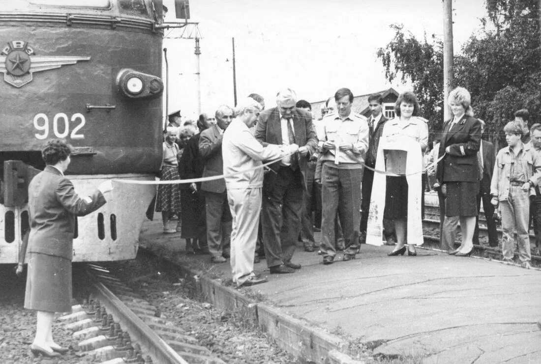 Август 1951. Первый электропоезд в СССР. 4 Августа 1951 первый электропоезд. 1933 Год первый электропоезд в новом Петергофе. Электричка Финляндский СССР.