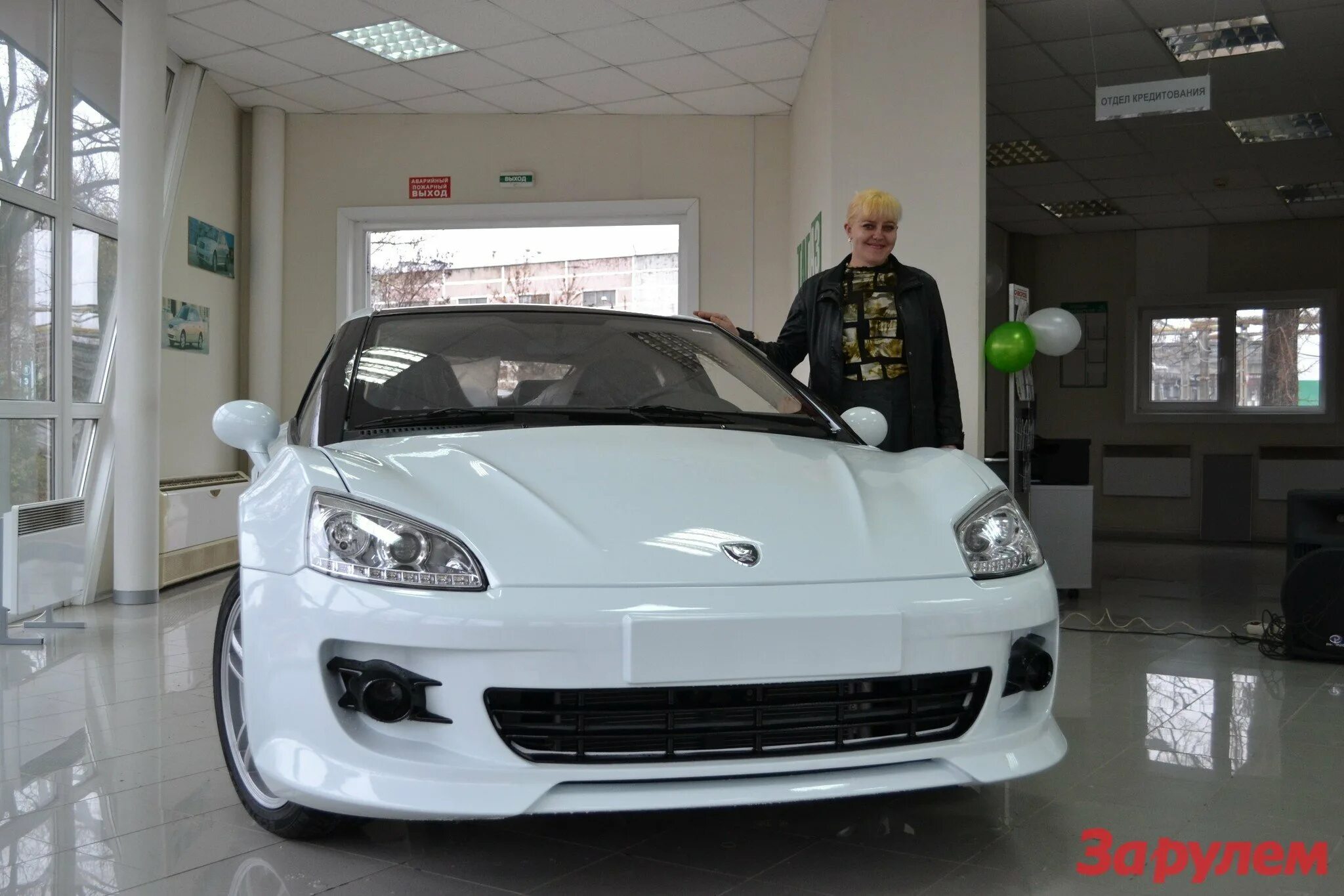 Новые автомобили таганрог. Соко лмоторрс. Машины в автосалоне. Новые автомобили таганрог. Завод тагаз в таганроге.
