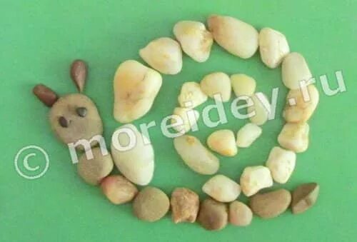 Окружающий мир 1 класс фигуры из камней. Поделки из камушков. фигурки из камушков. узоры из камней для детей.