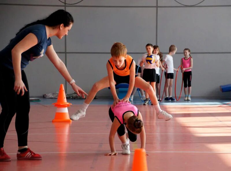 спортивные соревнования для детей. первым этапом организации соревнований веселые старты является. соревнования веселые старты 5 класс. спортивные состязания для детей. веселые старты картинки.