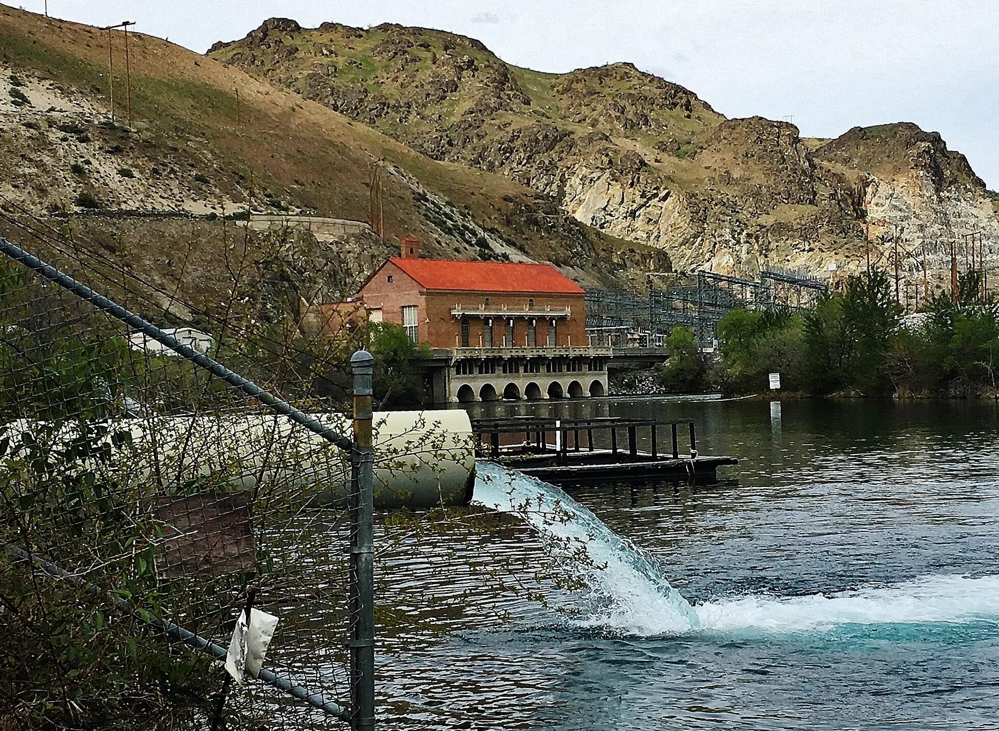 Озерное ГЭС. ГЭС на озере. Lake Chelan. Chelan, WA.