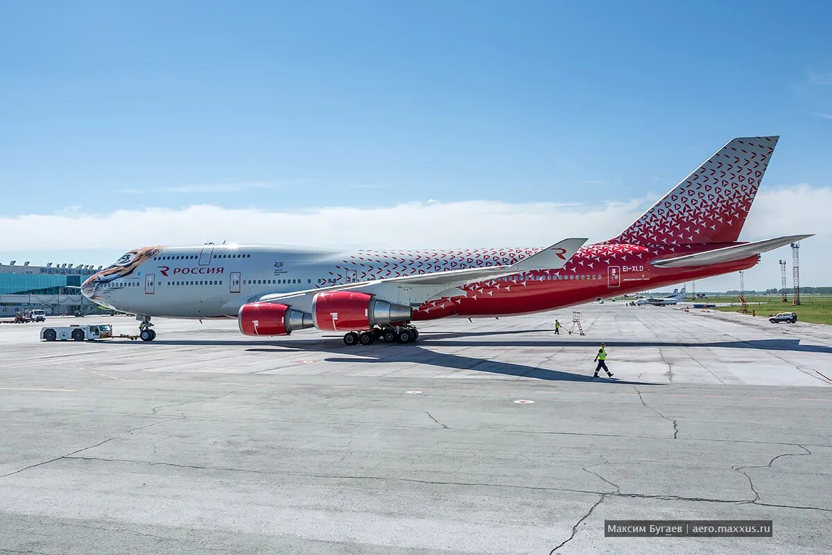 Самолет россия владивосток. Боинг 747 Тигролет. Boeing 747 авиакомпания Россия. Боинг 747 800 Россия. Авиапарк авиакомпании Россия.