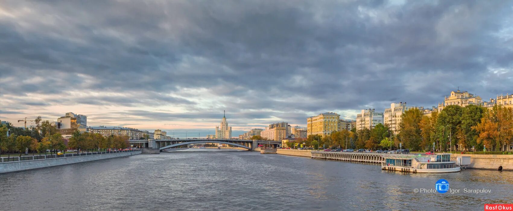 котельническая набережная 1/15. набережная москвы-реки москва. кремлевская набережная москва. осень в москве. краснохолмская набережная москва.