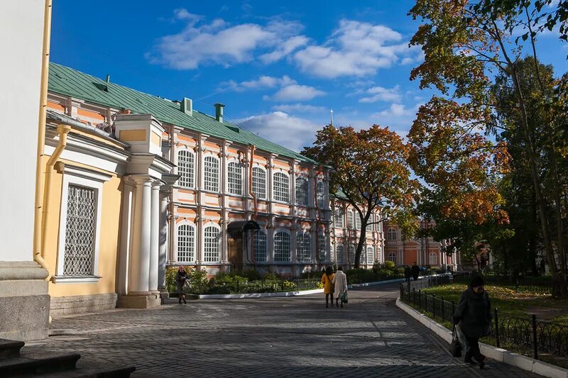 Гостиница ирис территория ал невского лавры. Гостиница ирис александро-невской лавры комната 15. Александро-невская лавра в санкт-петербурге гостиница для паломников. Лавра петербург гостиница. Александро-невская лавра гостиница для паломников.