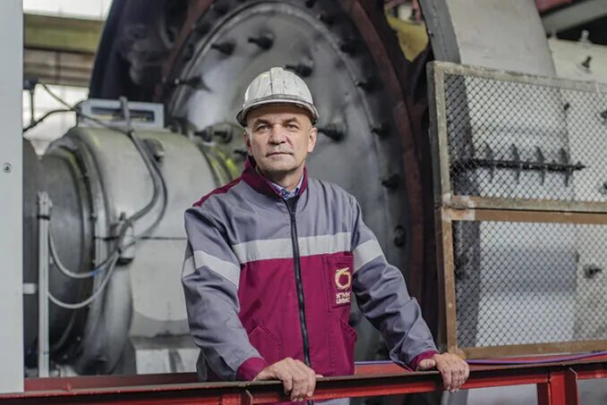 Мгок михайловский гок. Михайловский гок железногорск курская область. Крутонаклонный конвейер михайловский гок. Управляющий директор лебединского гока. Машинист шахтной подъемной машины.